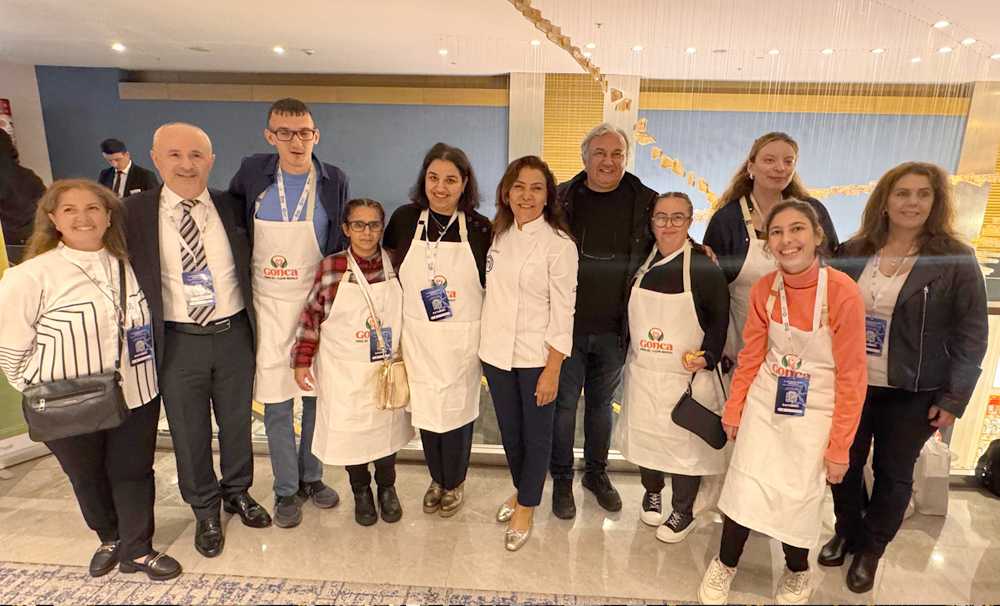 Ayten Saner’den İlham Veren Katılım  