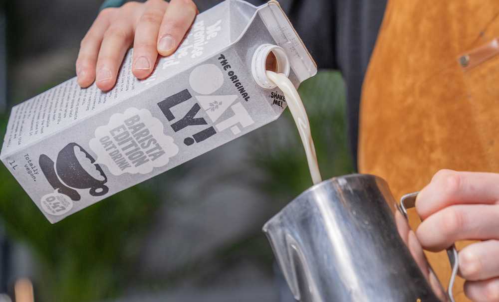 Dünyaca ünlü bitkisel süt markası Oatly, Türkiye pazarına Espressolab ile giriyor