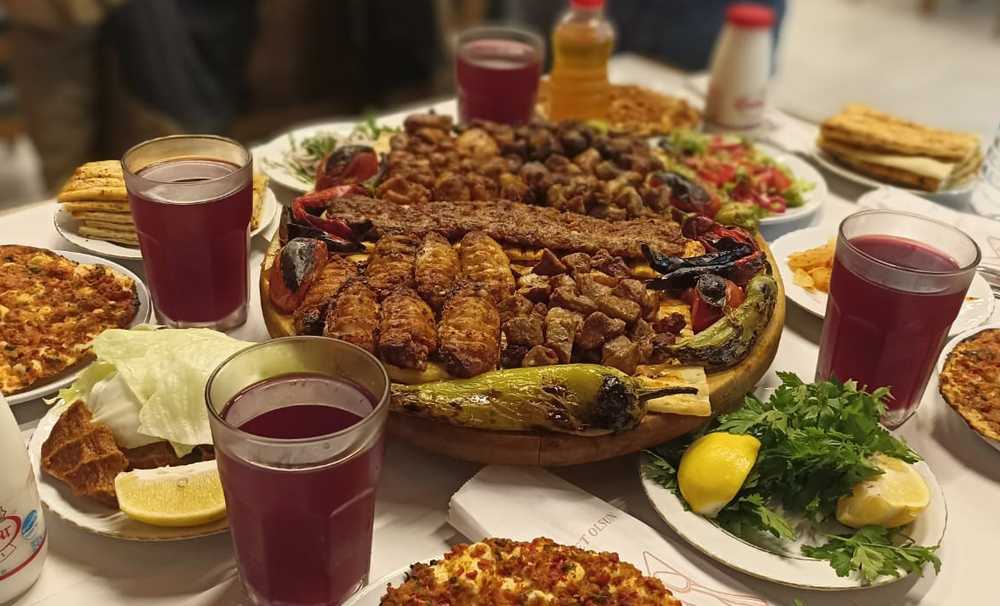 Adana'nın  meşhur lezzetleri 01 Adana Cadde Kebap Bostancı’da 