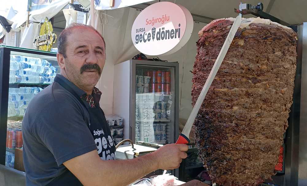 Bursa'da sokak lezzetlerine dönerde katıldı