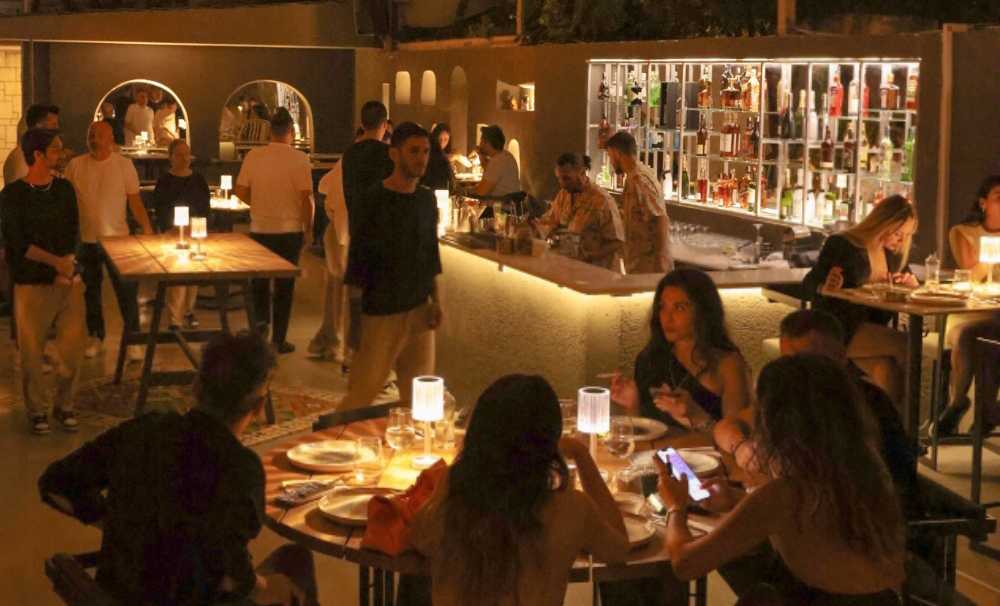 Lezzet ve eğlencenin buluşma noktası The Barra Alaçatı açıldı